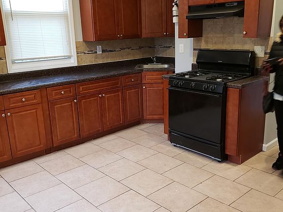4th image of 493 Bergen St #1R