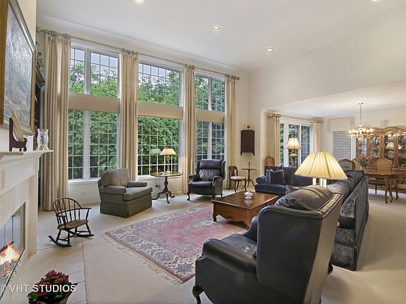 4th image of 865 Country Club Ln