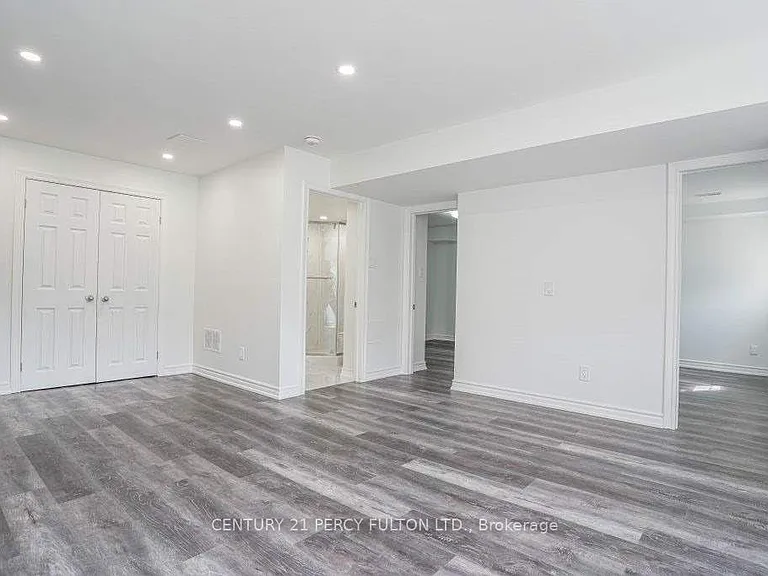 1040 Foxtail Cres #BASEMENT — Photo 13