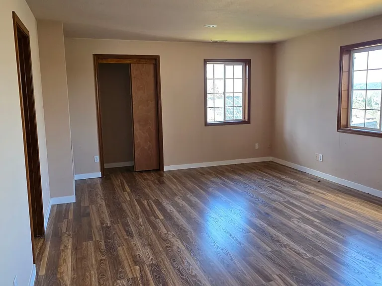 1406 Valley View Dr — Photo 7
