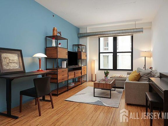 4th image of 232 Pavonia Ave APT 312