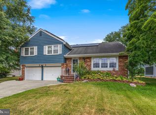 207 Ramblewood Pkwy, Mount Laurel, NJ 08054