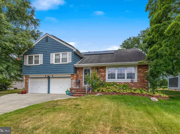 207 Ramblewood Pkwy, Mount Laurel, NJ 08054