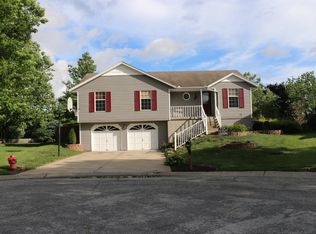 704 NE Hunters Cir, Blue Springs, MO 64014