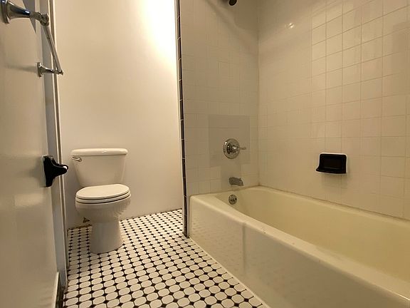 4th image of 207 E 89th St APT A5