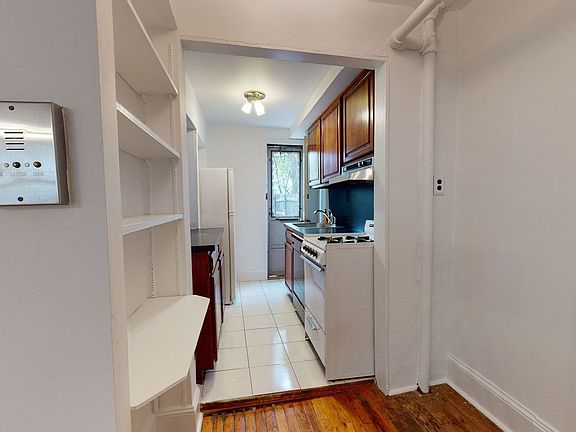 2nd image of 512 Clinton St #1