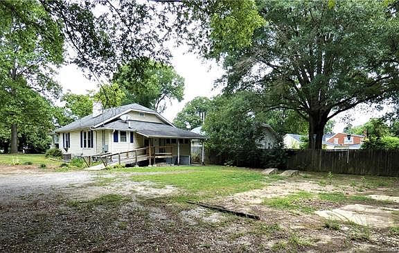3rd image of 1302 Central Dr