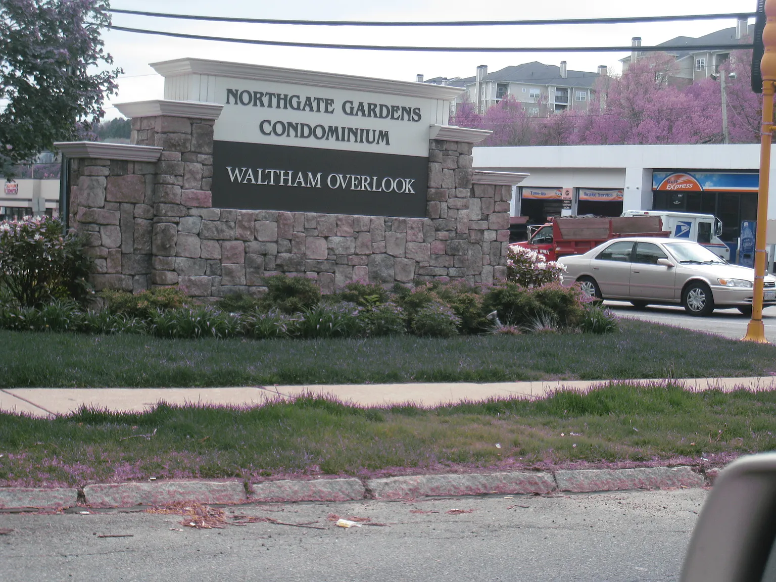2 bed, 780 sqft, $2,400 — Photo 2