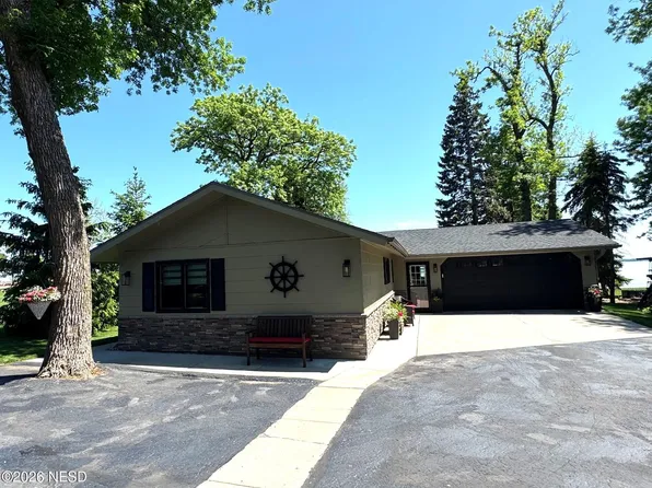 596 N Lake Dr, Watertown, SD 57201
