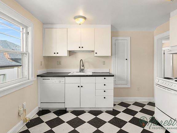 3rd image of 4622-4628 N Montana Ave #2B-1BA-730SQFT