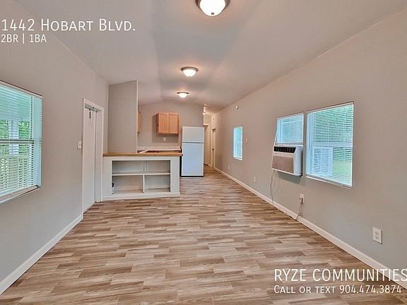 5th image of 1442 Hobart Blvd