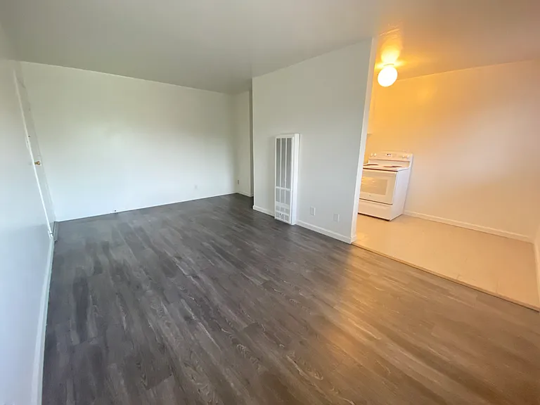 1850 Thau Way — Photo 7