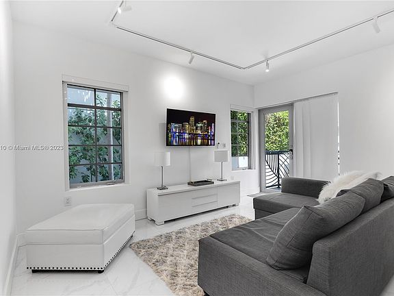 3rd image of 435 21st St #17