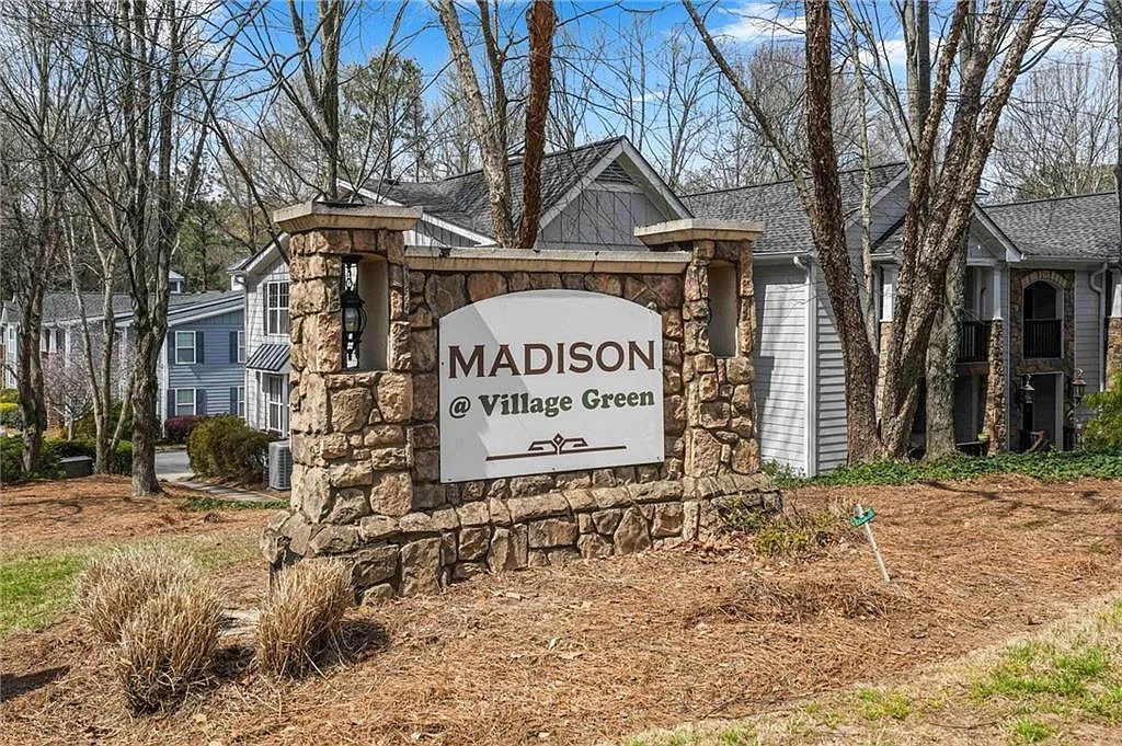 Building Photo - 708 Madison Ln SE