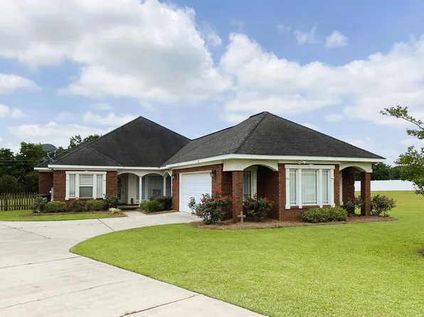 148 Sweetwater Dr, Headland, AL 36345