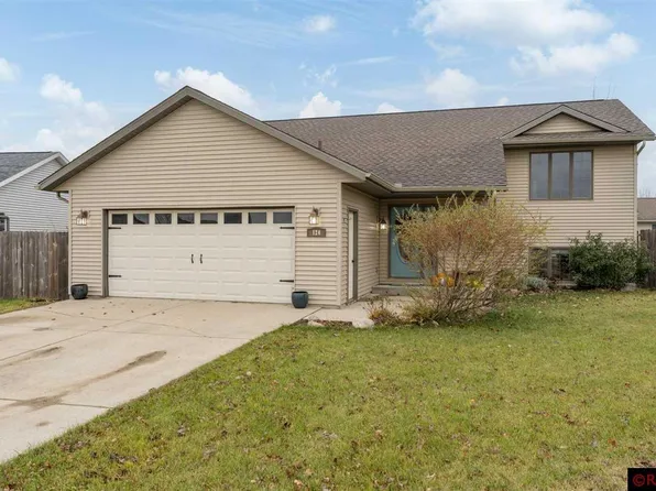124 Uriah Ct, Mankato, MN 56001
