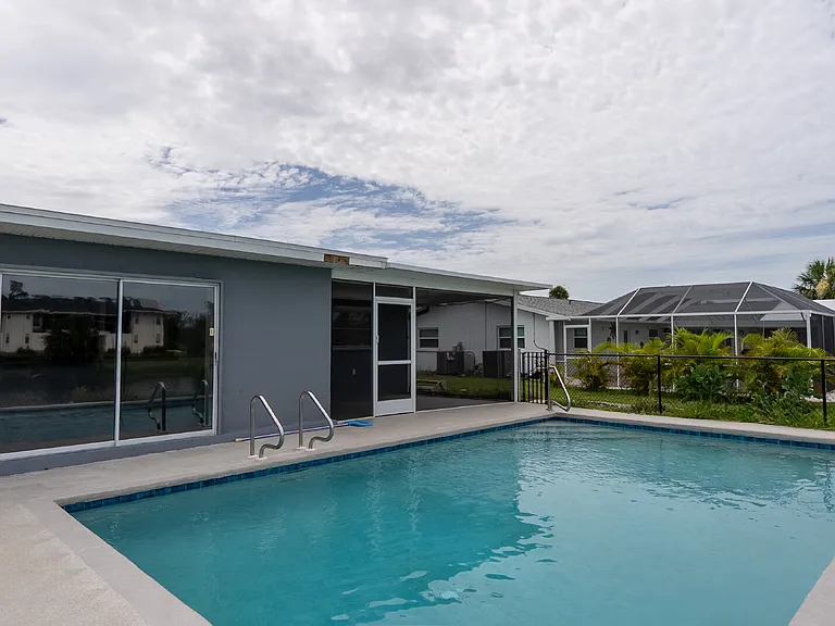 143 Rotonda Cir — Photo 20
