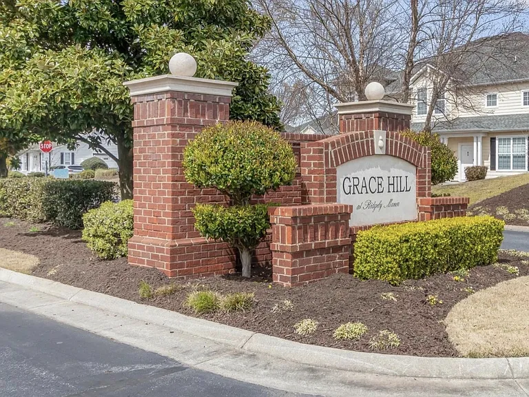 1180 Grace Hill Dr — Photo 3