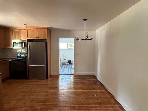 5th image of 2493 Bertha Ave