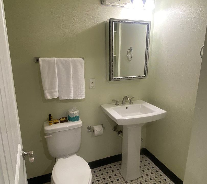 1st image of 2520 2nd Ave N #2