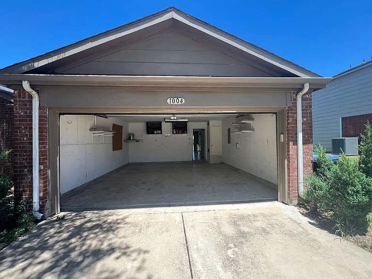 1004 Wintercreek Dr — Photo 7