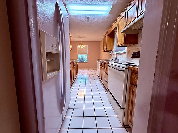 5th image of 1404A Camellia Dr
