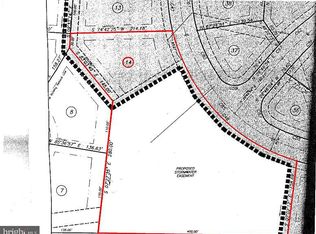 112 Cresthaven Dr, Fayetteville, PA 17222