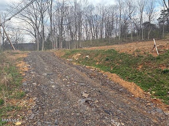 2nd image of 814 Beaver Dam Rd
