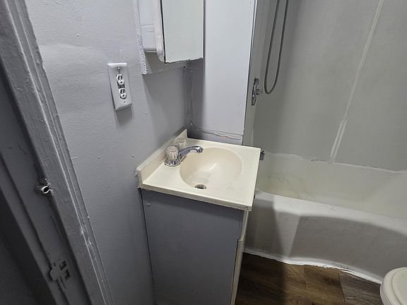 4th image of 2052 N Lowber St