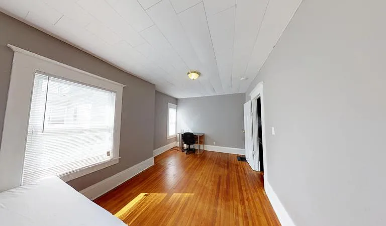 1418 E Genesee St — Photo 16