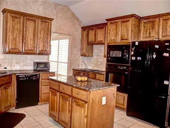 4th image of 8745 Weston Ln