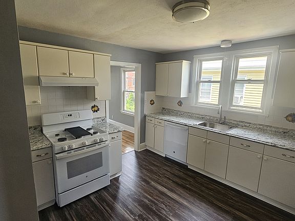 4th image of 427 Charles St Floor 2