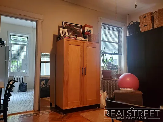 Rented by Real Street Inc | media 2