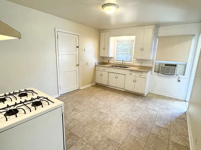461 Walnut St — Photo 3