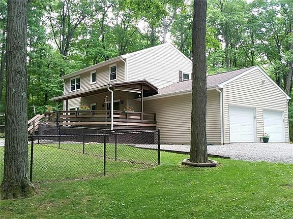 3rd image of 1005 Essex Ln