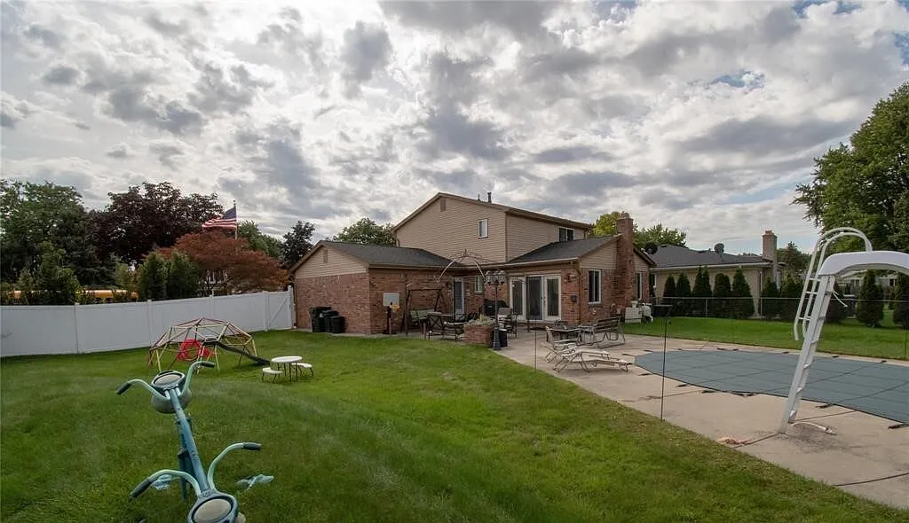 15175 Congress Drive - 1 — Photo 2