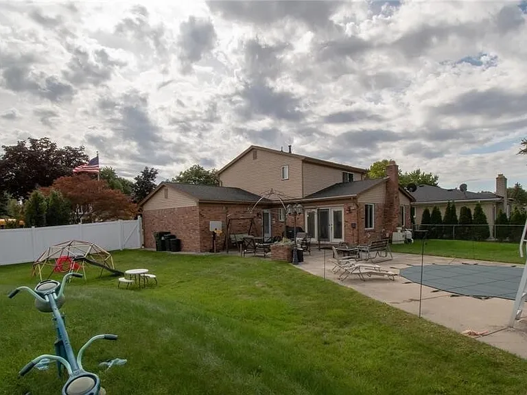 15175 Congress Dr — Photo 7