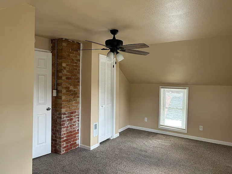 410 S Center St — Photo 5