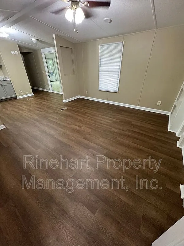 3 bed, 2.0 bath, 1064 sqft, $1,800 — Photo 3
