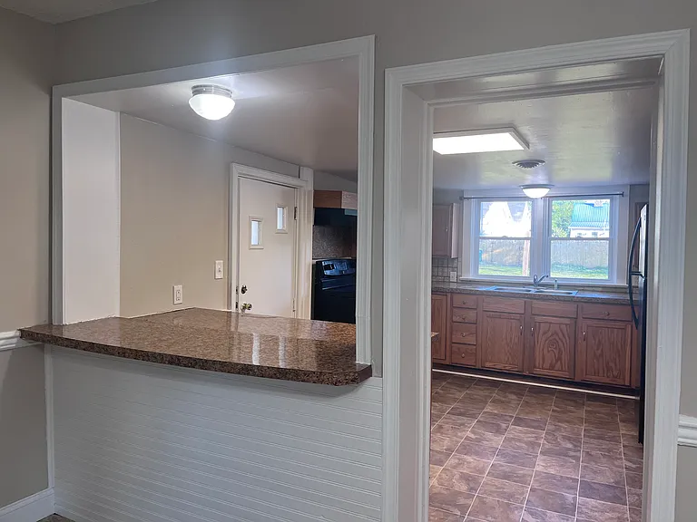 403 Delaware Ave — Photo 12