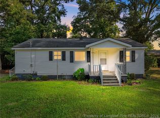 604 Calhoun St, Clinton, NC 28328