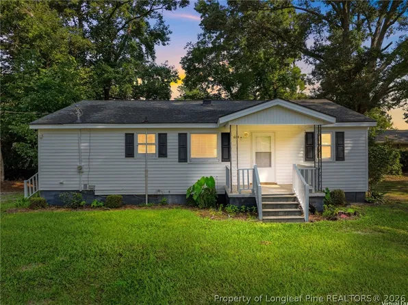 604 Calhoun St, Clinton, NC 28328