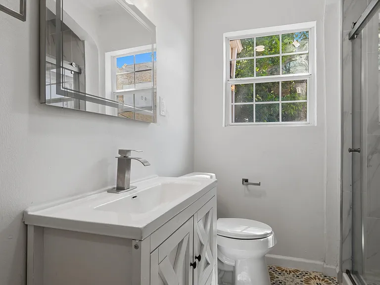 831 NE 24th St #1 — Photo 15