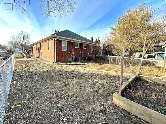 3rd image of 1401 N Gladstone Ave #1401