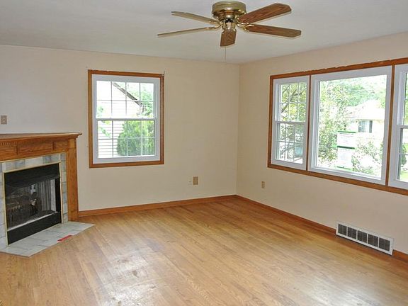 4th image of 10330 Greenview Dr