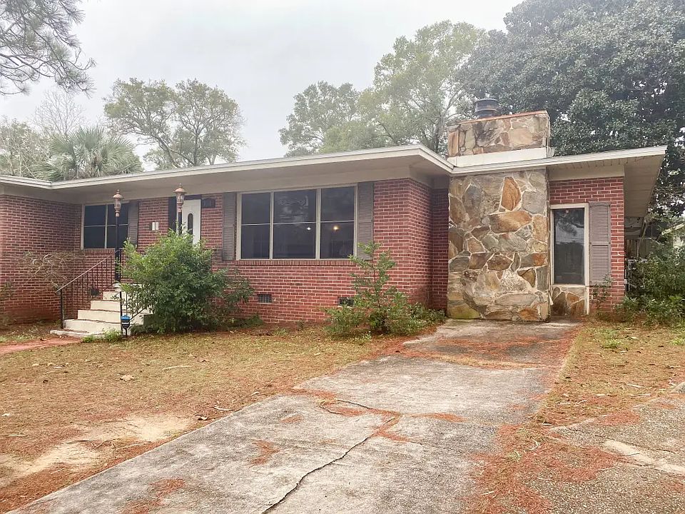 1st image of 2113 W Lakeview Dr