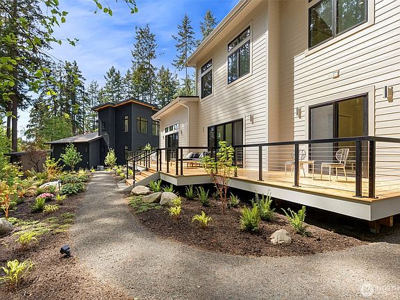 4th image of 13982 Manzanita Road NE
