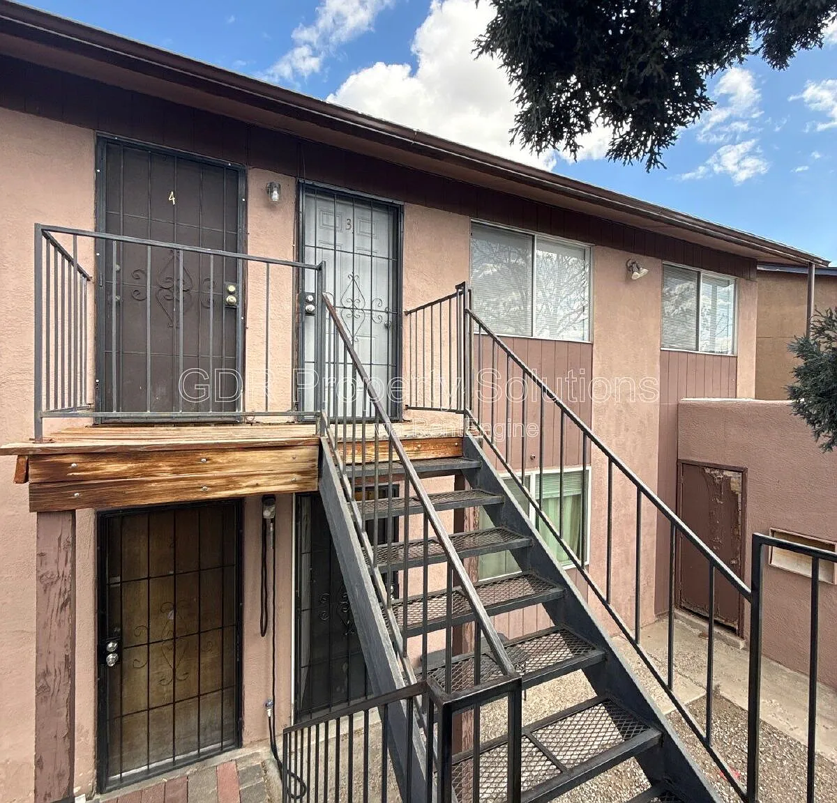2 bed, 1.0 bath, $820 — Photo 1