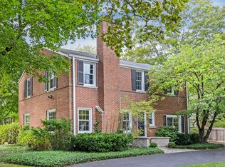 530 Woodland Ln S, Northfield, IL 60093