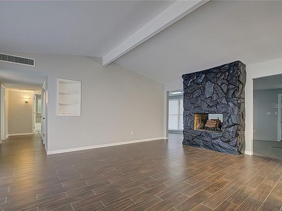 3rd image of 1107 Pelican Dr S